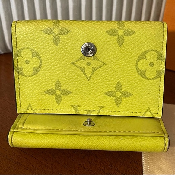 2019 Louis Vuitton Jaune Taigarama Discovery Mini Trifold Wallet - Picture 4 of 16